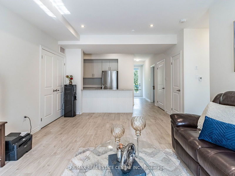 45 Knotsberry Circ  Brampton, L6Y 0C3 | Image 9