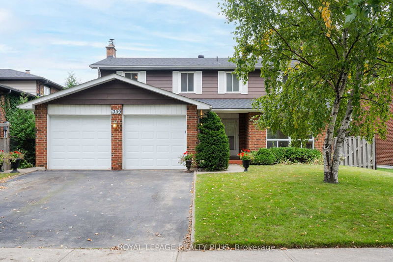 1209 Melton Dr  Mississauga, L4Y 4B1 | Image 1