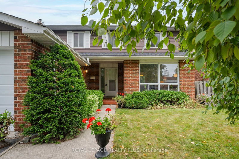 1209 Melton Dr  Mississauga, L4Y 4B1 | Image 2