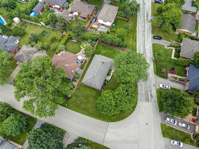 196 Grove Park Dr  Burlington, L7T 2H3 | Image 34