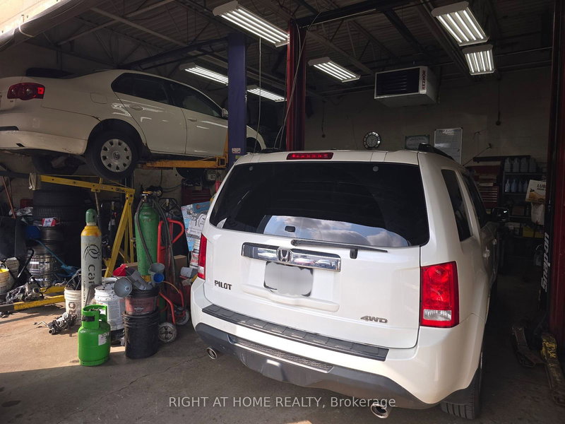 2A - 12 Lepage Crt, Toronto, M3J 1Z9 | Image 2