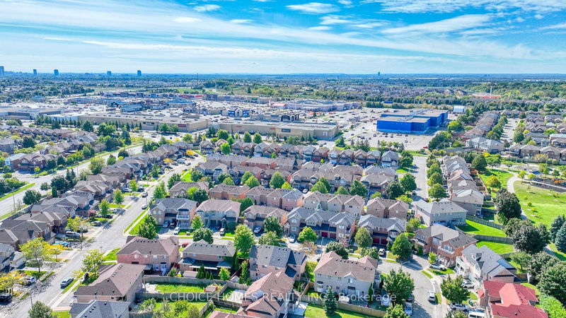 16 Starfish Crt  Brampton, L6R 2R5 | Image 2