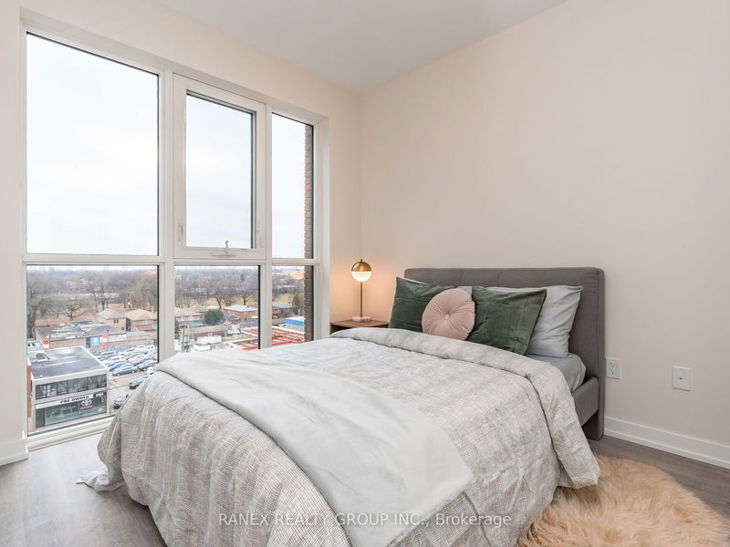  723 - 2300 St Clair Ave W Toronto, M6N 1K8 | Image 32