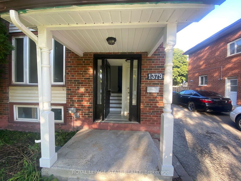 home for lease on 1379 Freeport (Main) Drive