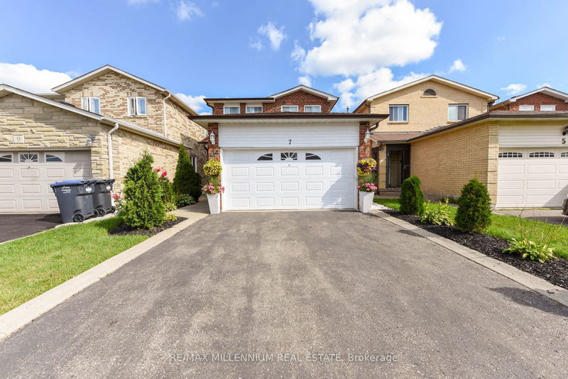 7 Muskoka St E Brampton, L6Z 3W3 | Image 1