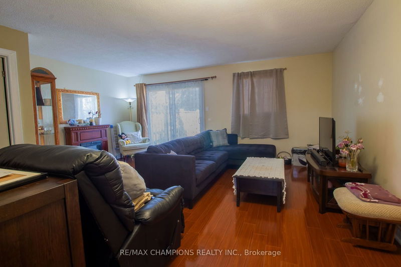  72 - 105 Hansen Rd N Brampton, L6V 3C9 | Image 4