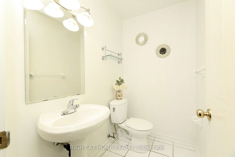 1823 Stevington Cres  Mississauga, L5N 7S4 | Image 13