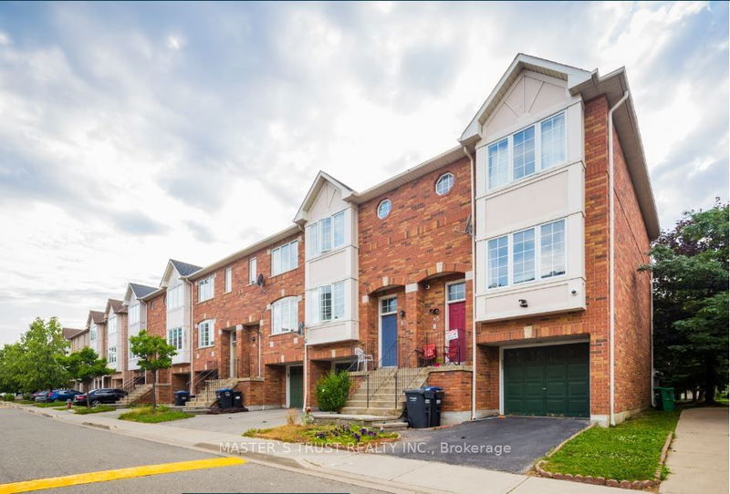 home for lease on 81-80 Acorn Place