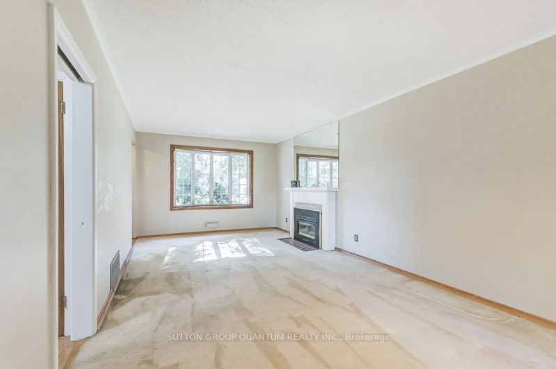 1021 Hedge Dr  Mississauga, L4Y 1G3 | Image 10