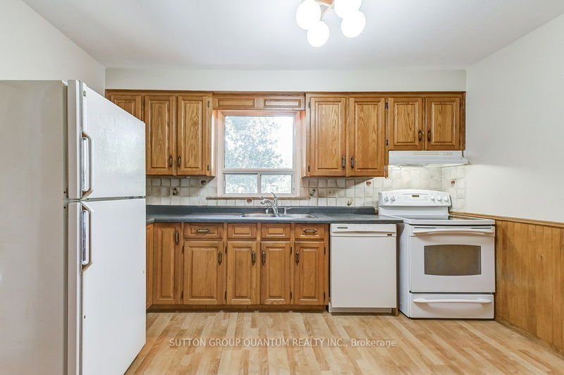 1021 Hedge Dr  Mississauga, L4Y 1G3 | Image 12