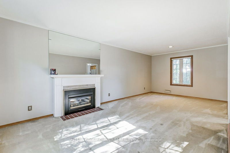 1021 Hedge Dr  Mississauga, L4Y 1G3 | Image 5