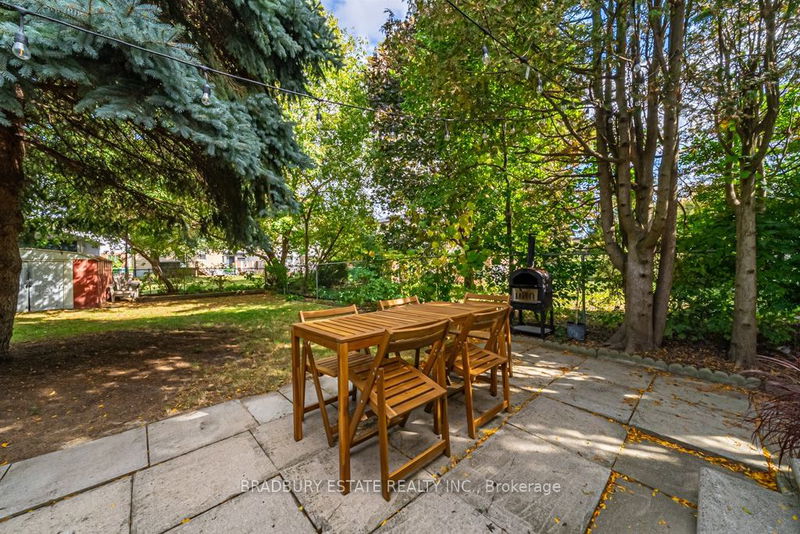 1089 Meredith Ave  Mississauga, L5E 2C8 | Image 26