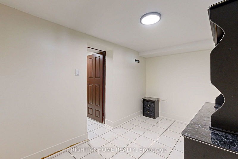 203 Habitant Dr  Toronto, M9M 2P4 | Image 36