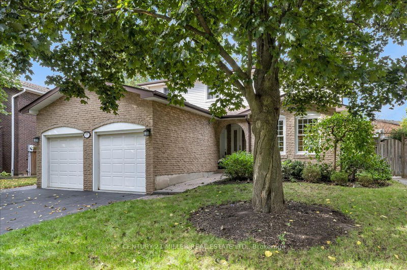 1297 Griffith Pl E Oakville, L6H 2V8 | Image 2