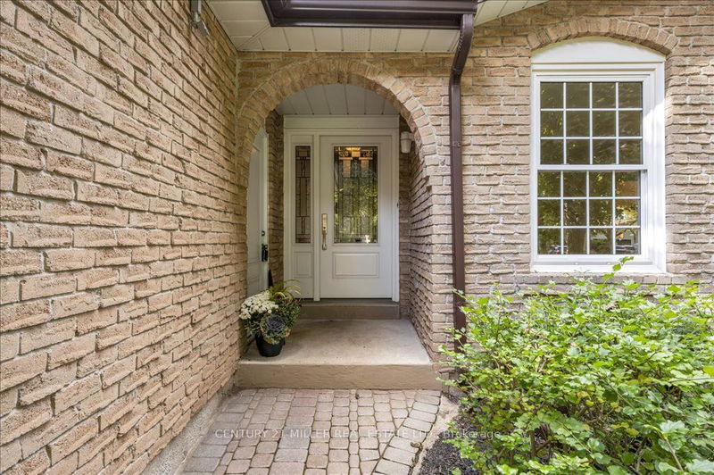 1297 Griffith Pl E Oakville, L6H 2V8 | Image 3