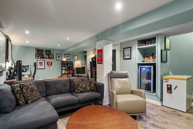 45 Stephen Dr  Toronto, M8Y 3M8 | Image 25