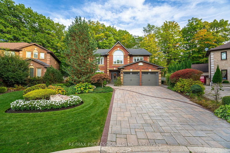 10 Grand Oaks Crt  Brampton, L6Z 3K7 | Image 1