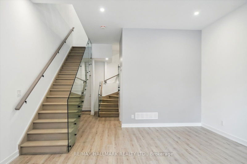 65 Lake Cres  Toronto, M8V 1W2 | Image 27