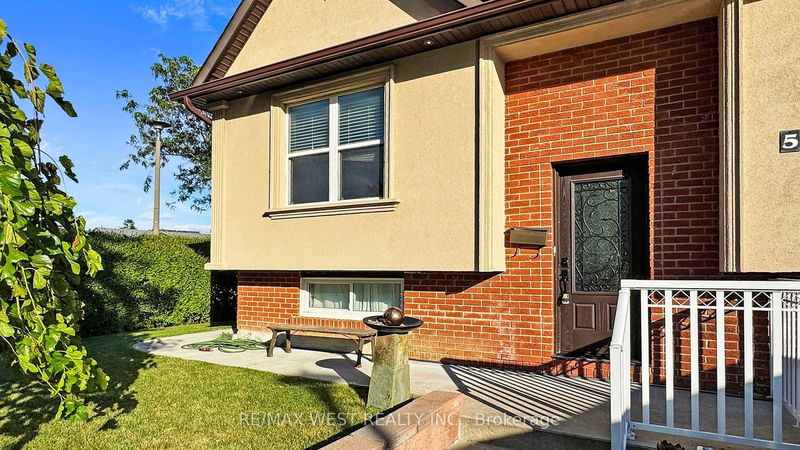 59 Abell Dr N Brampton, L6V 2W1 | Image 3