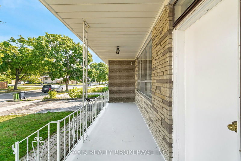 55 Ladbrooke Rd  Toronto, M9R 2B1 | Image 5