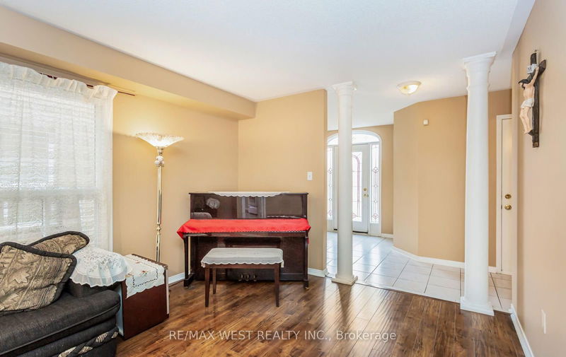 6443 Saratoga Way  Mississauga, L5N 7V7 | Image 12