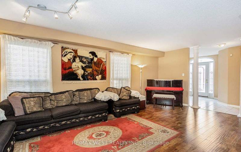 6443 Saratoga Way  Mississauga, L5N 7V7 | Image 9