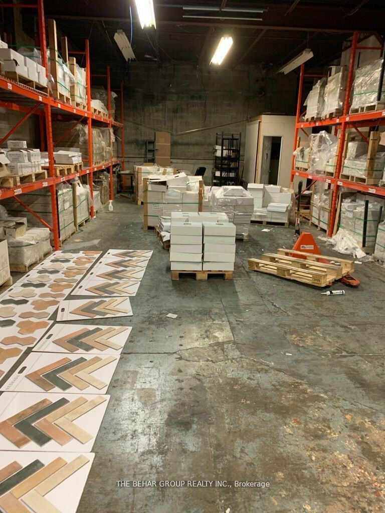 B - 35 Colville Rd, Toronto, M6M 2Y2 | Image 2