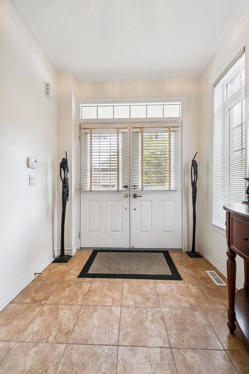 3208 Countess Cres, Mississauga, L5M 0E2 | Image 2