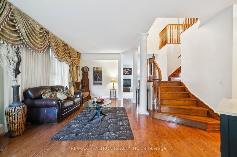 3208 Countess Cres, Mississauga, L5M 0E2 | Image 3