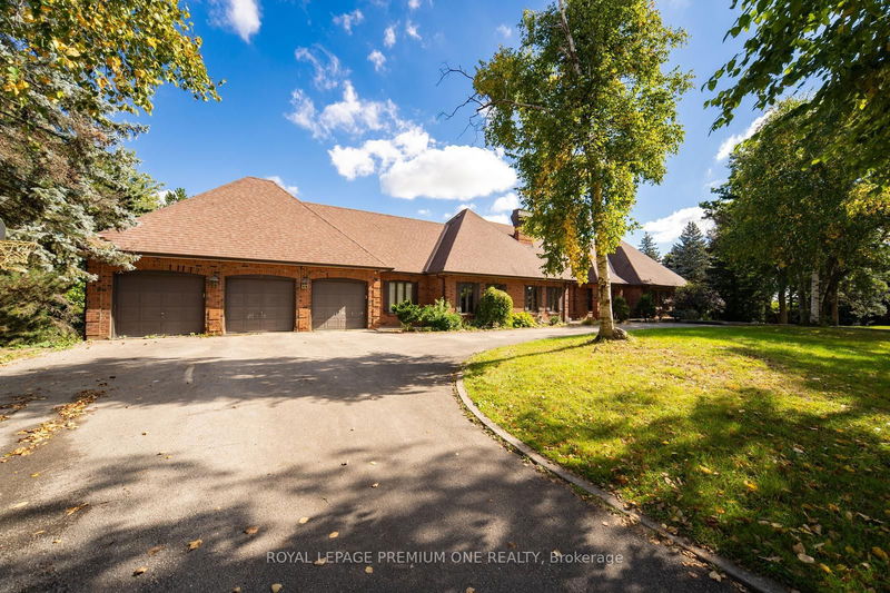 8 Beamish Crt  Brampton, L6P 0X8 | Image 2