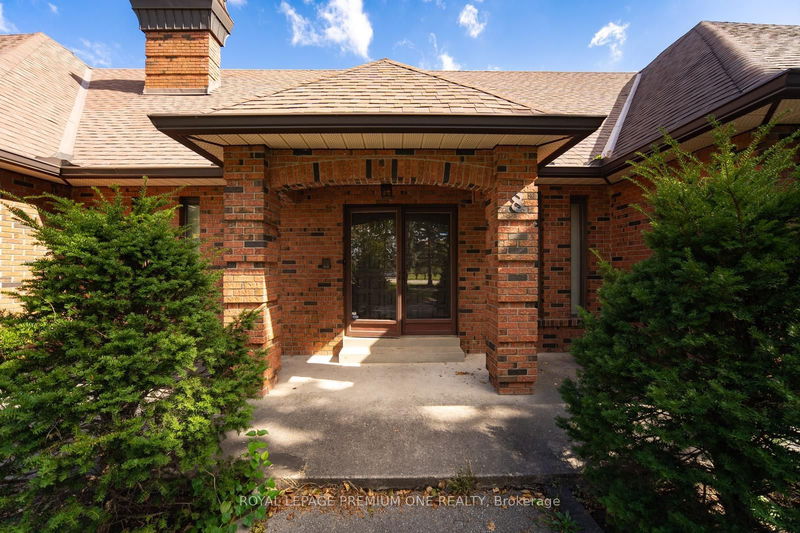 8 Beamish Crt  Brampton, L6P 0X8 | Image 4