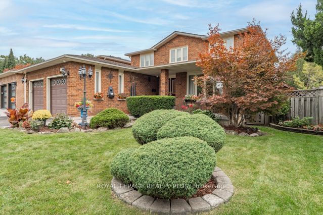 4252 Starlight Cres  Mississauga, L4W 4R2 | Image 2