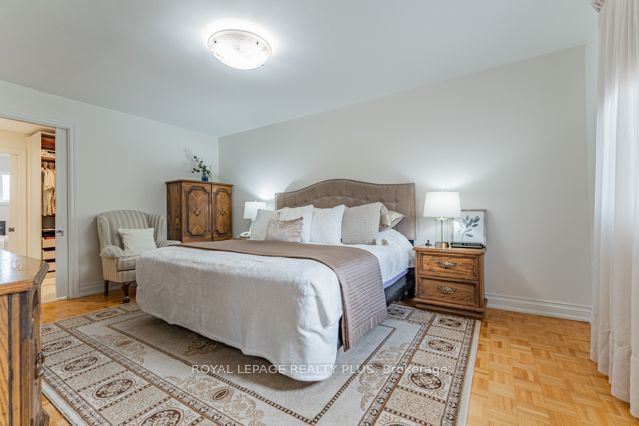 4252 Starlight Cres  Mississauga, L4W 4R2 | Image 22