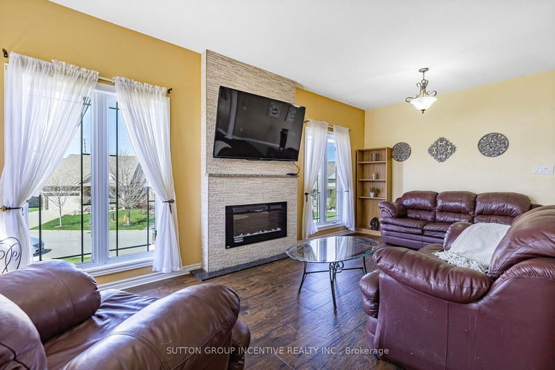 50 Dinnick Cres  Orangeville, L9W 0B7 | Image 3