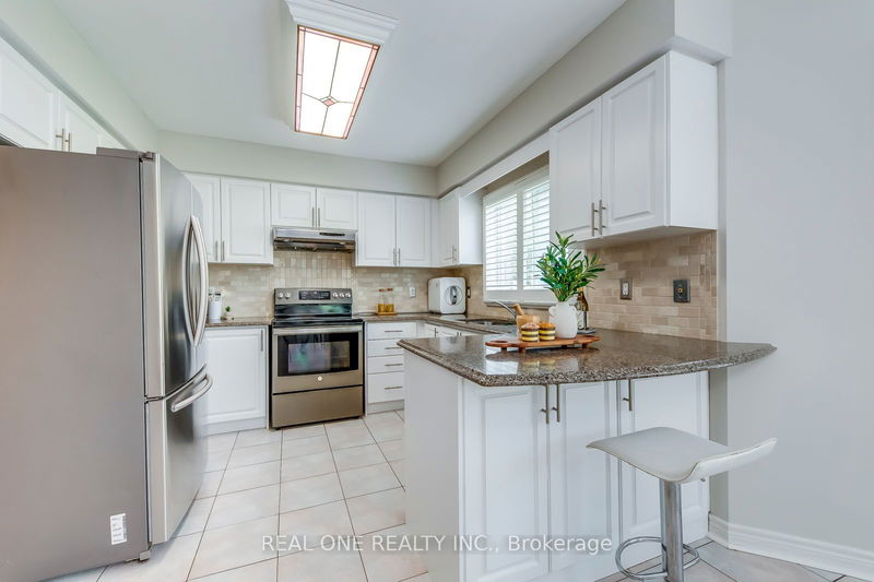 2303 Hilltop Lane  Oakville, L6M 3M5 | Image 12