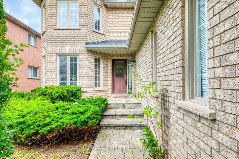 2303 Hilltop Lane  Oakville, L6M 3M5 | Image 2