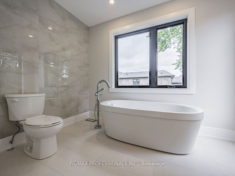 7 Charleston Rd  Toronto, M9B 4M6 | Image 21