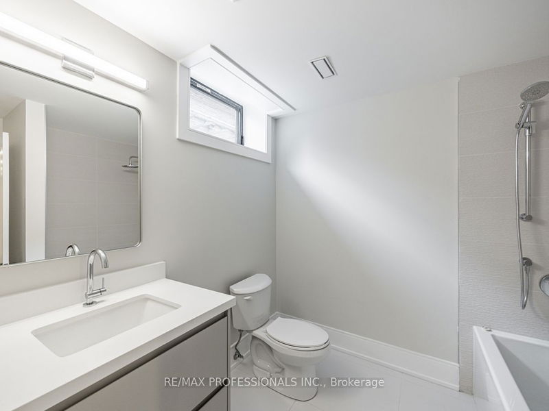 7 Charleston Rd  Toronto, M9B 4M6 | Image 31