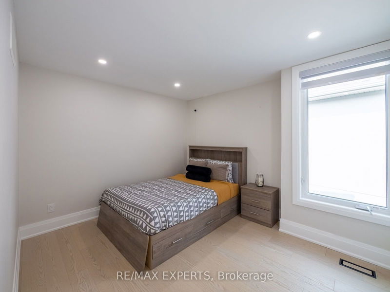 1042 Enola Ave  Mississauga, L5G 4A9 | Image 24