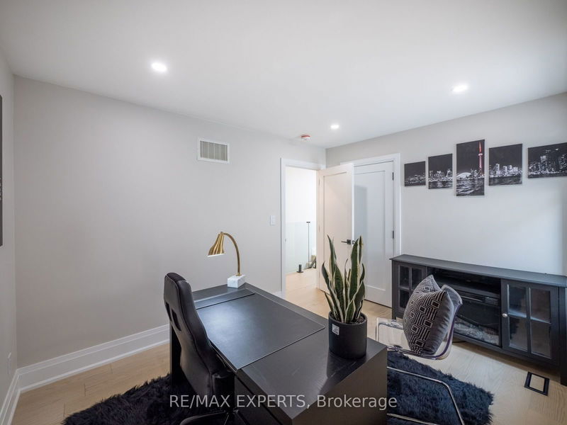 1042 Enola Ave  Mississauga, L5G 4A9 | Image 27