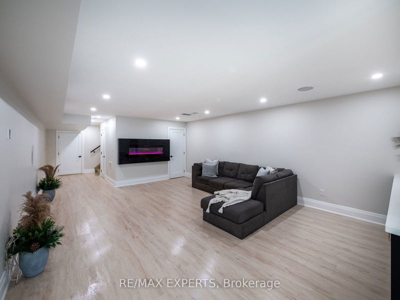 1042 Enola Ave  Mississauga, L5G 4A9 | Image 35