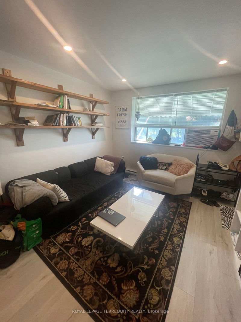 home for lease on 4-118 Christie Street