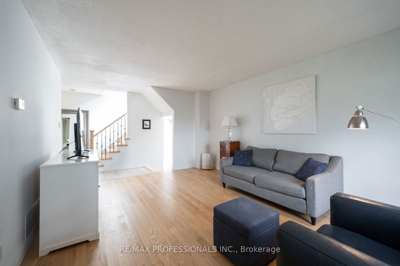 42 Reynier Dr  Brampton, L6Z 1L7 | Image 4