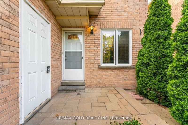 8 Murdoch Dr  Brampton, L6X 3Y2 | Image 4