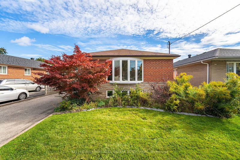 11 Dittmer Cres  Toronto, M9W 4P7 | Image 1