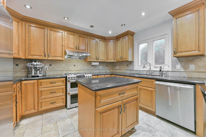 33 Hartford Tr  Brampton, L6W 4K2 | Image 7