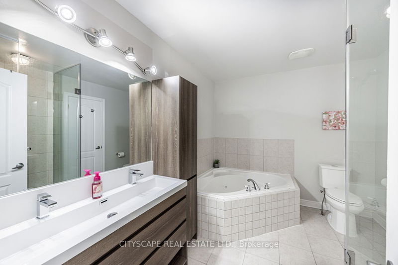 58 Resurrection Rd  Toronto, M9A 5H1 | Image 18