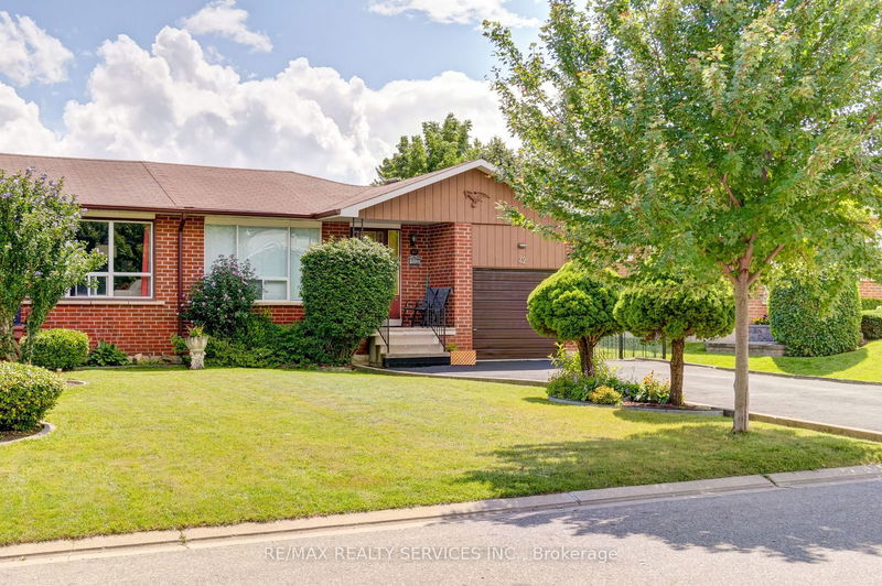 42 Mallard Cres  Brampton, L6S 2T6 | Image 1