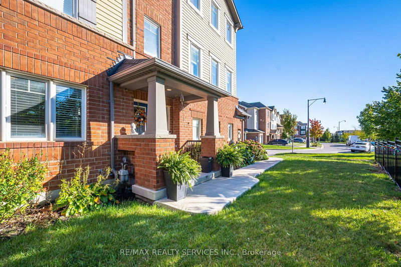 48 Betterton Cres  Brampton, L7A 0S6 | Image 3