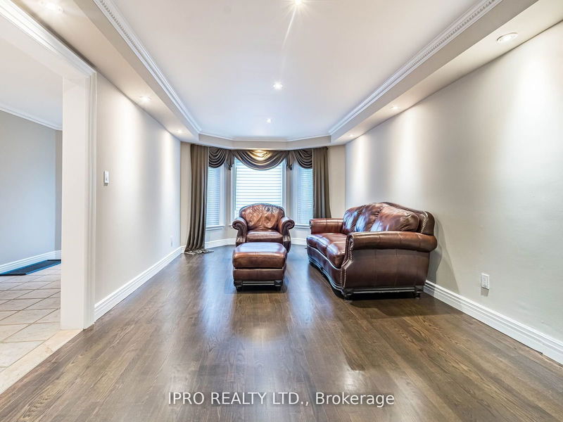 577 Yorkminster Cres  Mississauga, L5R 2A1 | Image 6